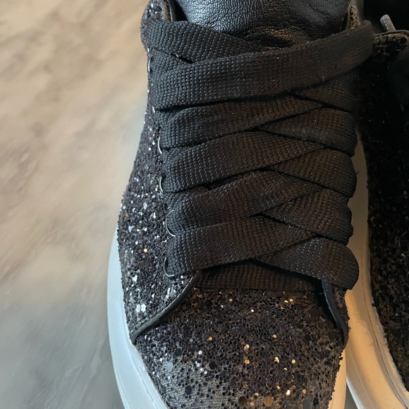 Alexander McQueen sneakers black glitter size 37. - Picture 6 of 6